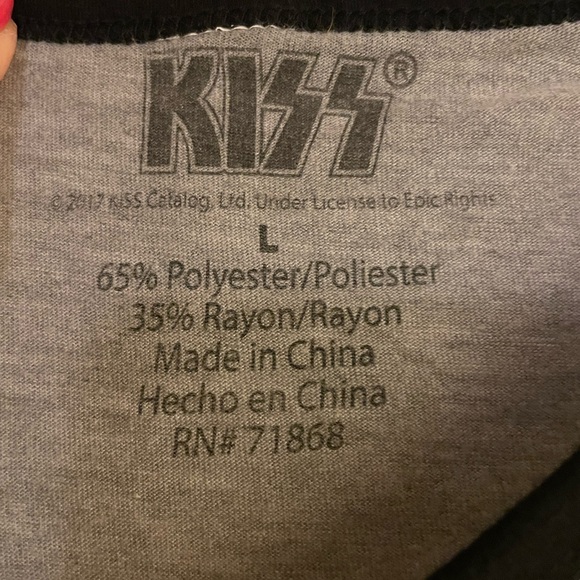 KISS tshirt 3/4 length sleeve. Fits like a medium - Picture 2 of 2